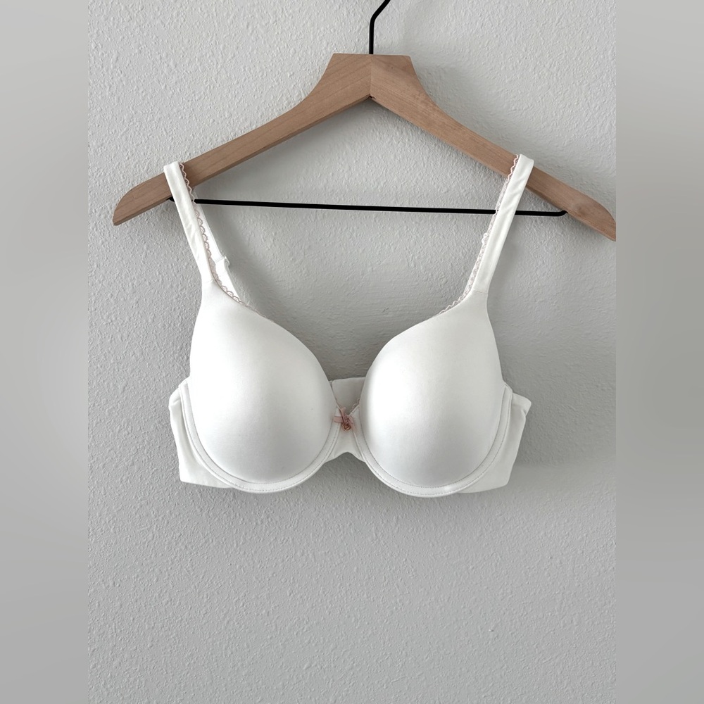 Victoria's Secret White lined perfect coverage bra